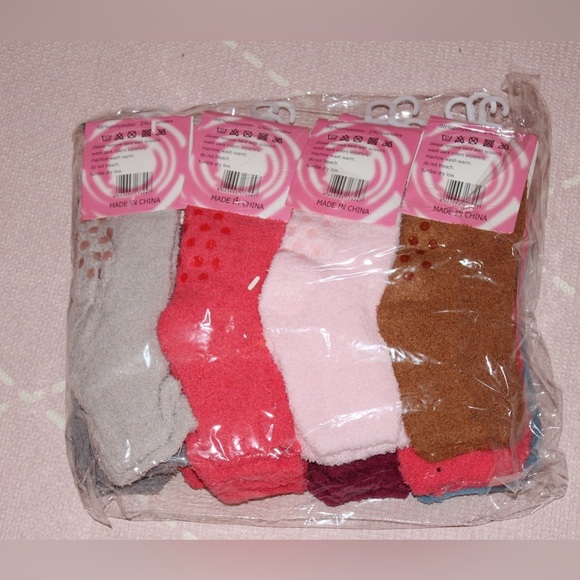 Soft & Cozy Packaged Women’s Fuzzy Socks 12 pairs with tags Brand New Multicolor - Picture 3 of 5
